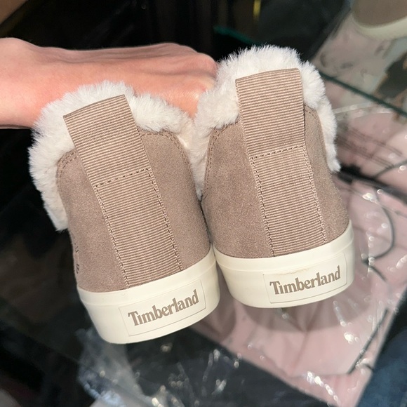 Women's Fur Lined Low Ankle Timberlands - Picture 2 of 9